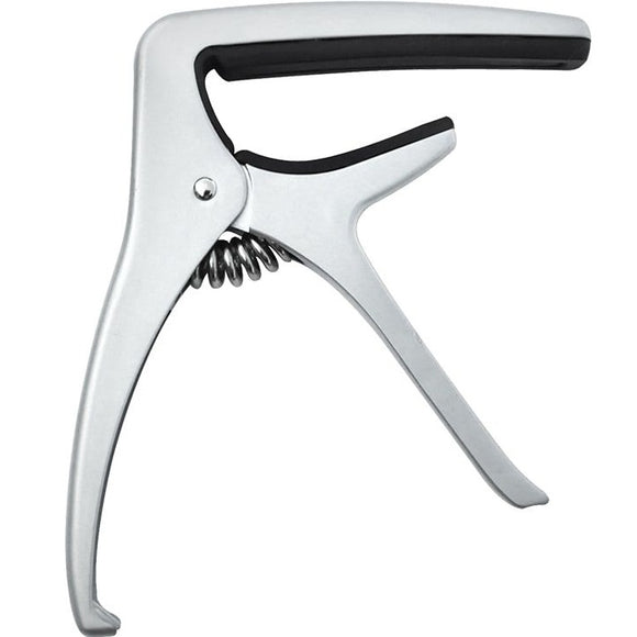 The Profile PC-3082 benefits from a simple, elegant and unobtrusive design. Tension capo is ensured through an industrial spring steel. In addition to its primary function, the capo Profile has a 