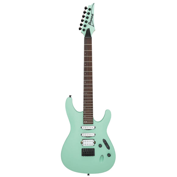 The Ibanez S Standard S561 in Sea Foam Green Matte is an ideal instrument for intermediate players looking for great performance at an accessible price. Powered by a versatile pickup configuration and a secure fixed bridge, it offers powerful sound and long-lasting sustain.
