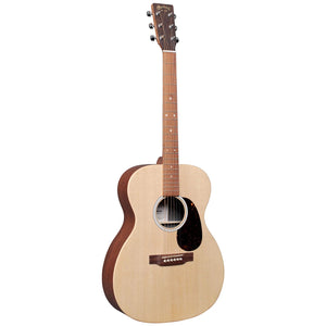 The Auditorium sized Martin 000-X2E w/ Gig Bag has a Sitka spruce top and figured mahogany pattern high-pressure laminate (HPL) back and sides.